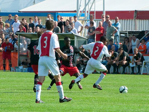 Voetbal Veel jongeren beginnen al vroeg te voetballen